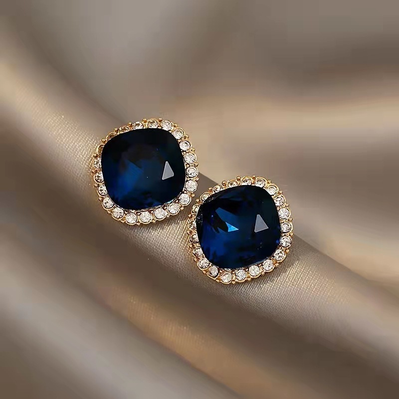 Lekkie luksusowe retro kolczyk – Luxury Lifestyle Niche recenzja i cena